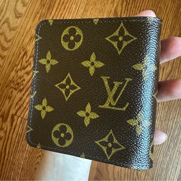 Limited addition LV wallet - Picture 3 of 6